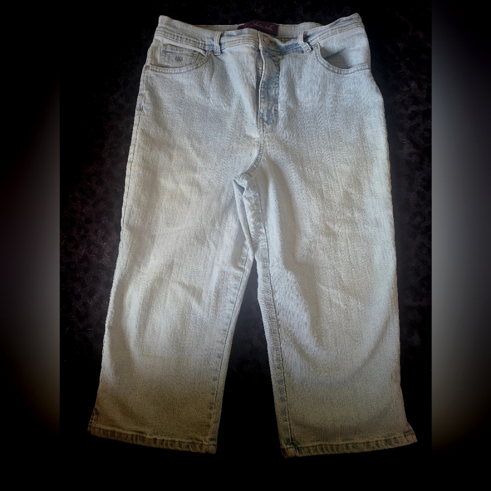 Gloria Vanderbilt size 12 capris